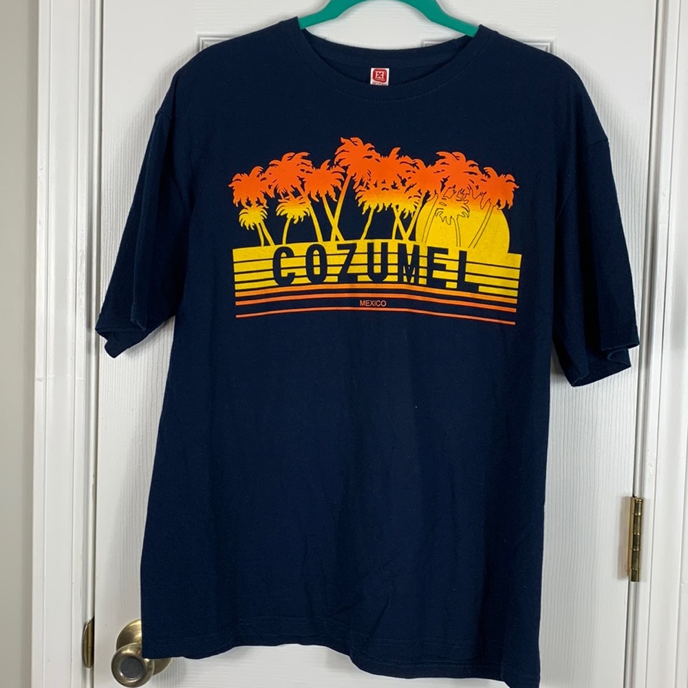 Euro navy blue short sleeved tee shirt size Lg.